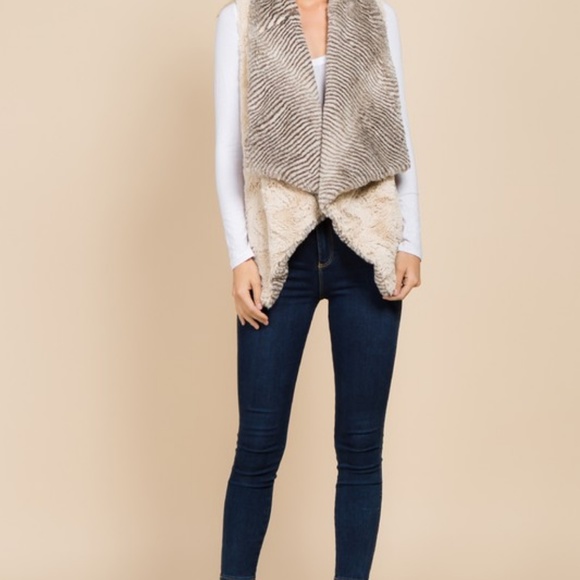 ⭐️  FAUX FUR VEST - Picture 2 of 5